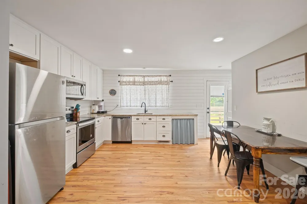 607 E 17th Street Newton, NC 28658