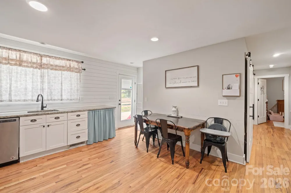 607 E 17th Street Newton, NC 28658