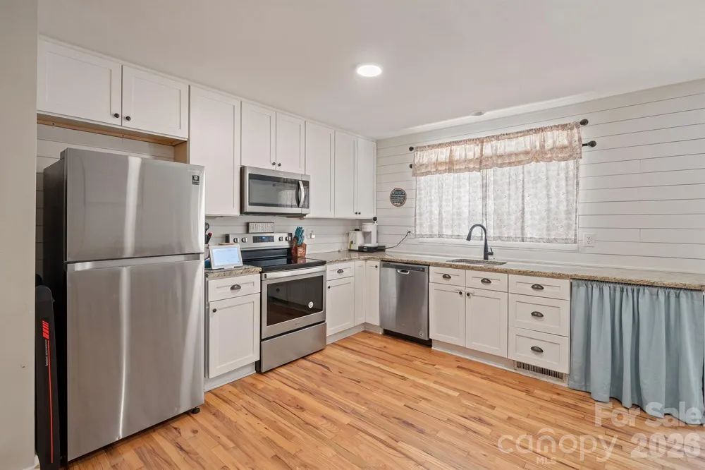 607 E 17th Street Newton, NC 28658