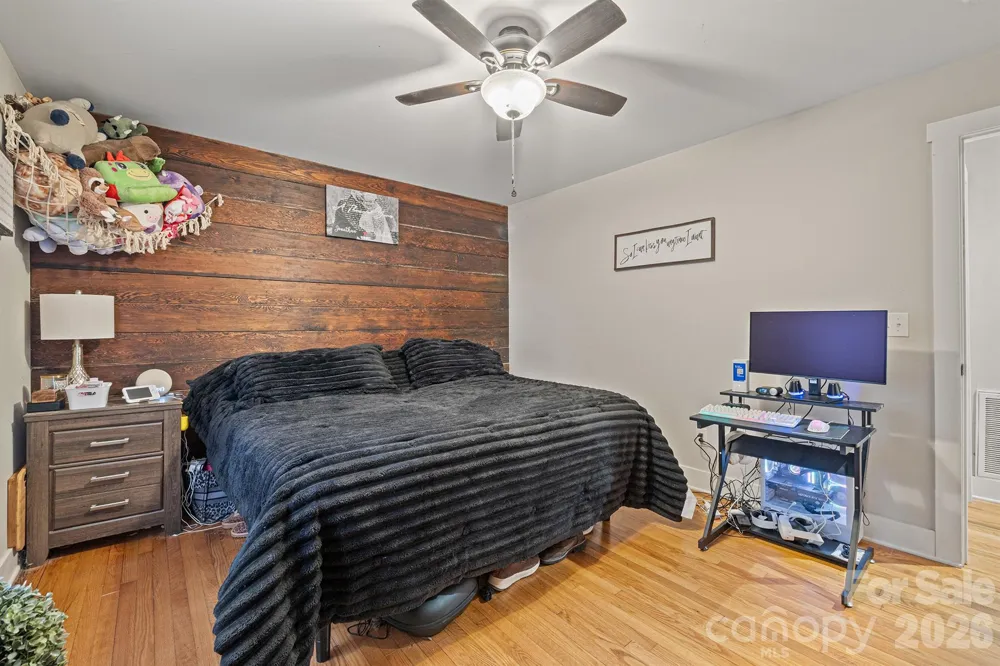 607 E 17th Street Newton, NC 28658