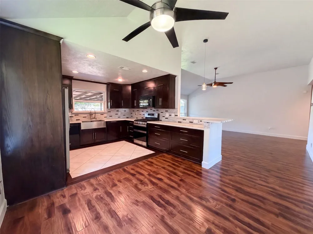 4750 Backenberry Drive Friendswood, TX 77546
