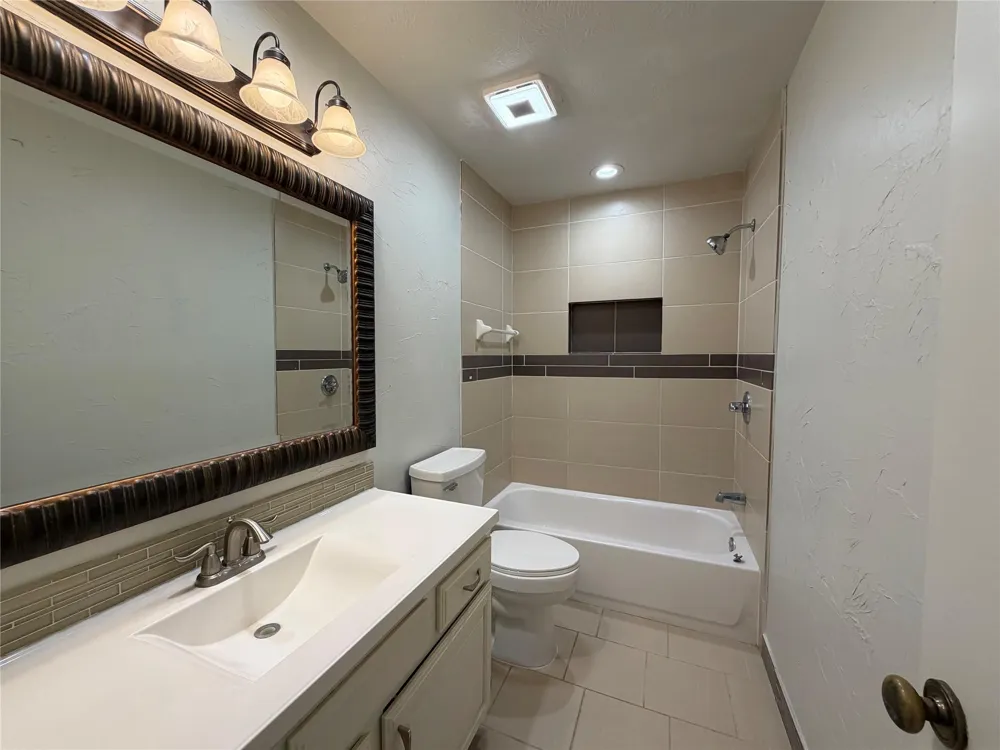 4750 Backenberry Drive Friendswood, TX 77546