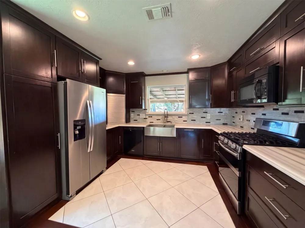 4750 Backenberry Drive Friendswood, TX 77546