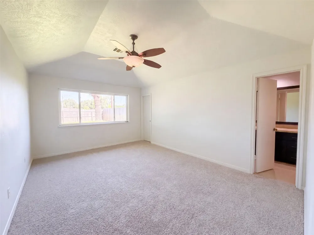 4750 Backenberry Drive Friendswood, TX 77546