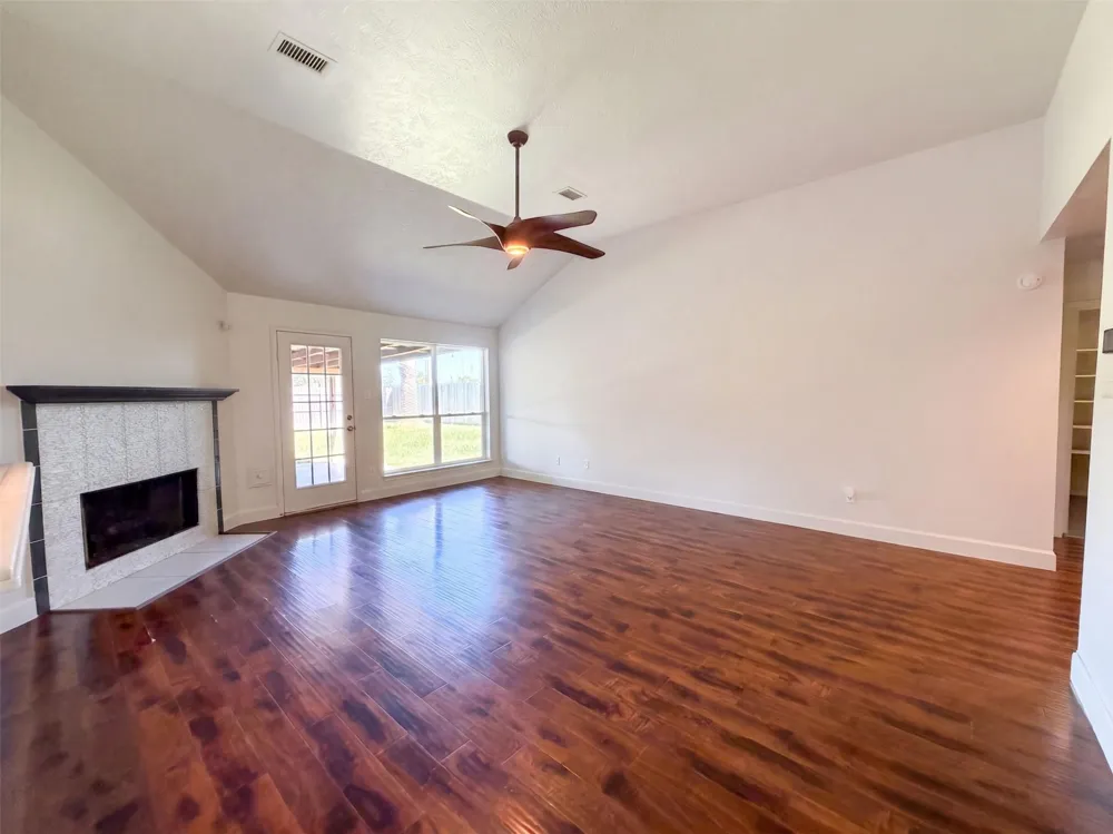 4750 Backenberry Drive Friendswood, TX 77546