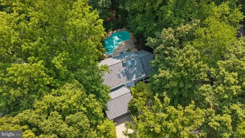 6147 LLANFAIR DRIVE
