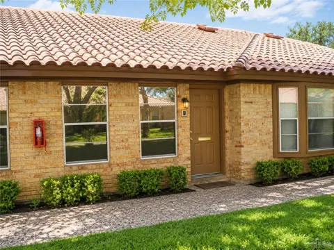 900 E Dallas Avenue #18
