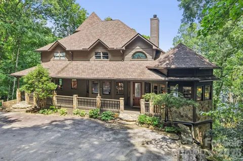 596 W Club Boulevard
