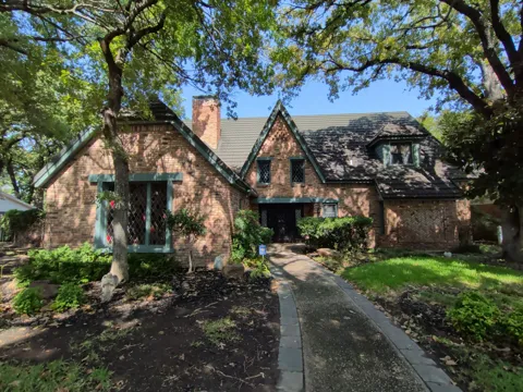 2311 Lakeside Drive