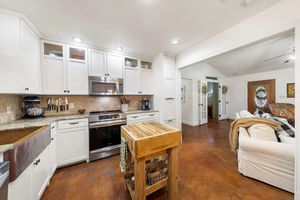 410 Shawnee Drive Montgomery, TX 77316