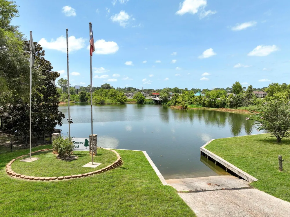 410 Shawnee Drive Montgomery, TX 77316