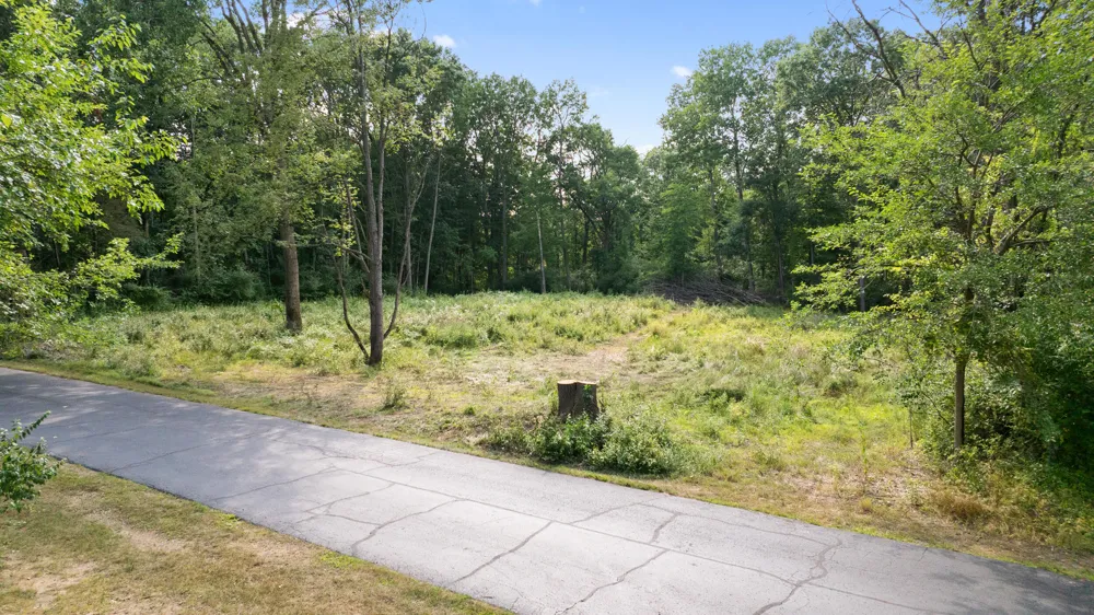 3 Peninsula Drive Jackson, MI 49201