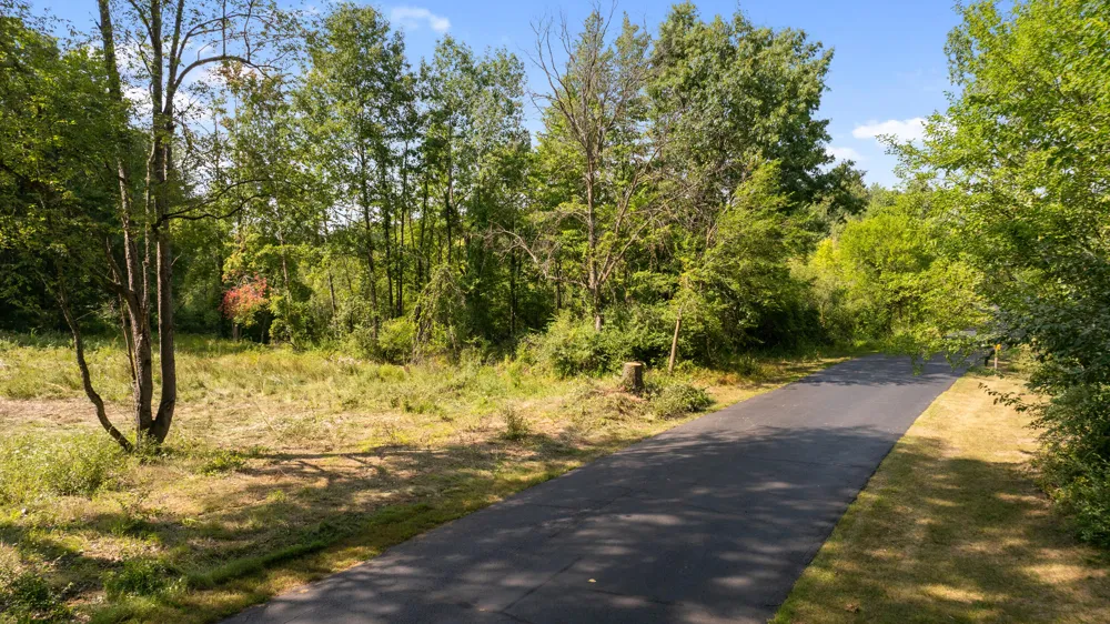 3 Peninsula Drive Jackson, MI 49201