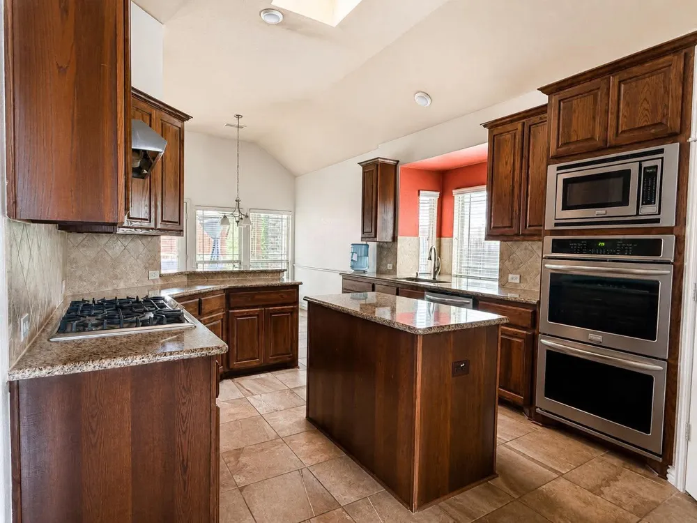 1410 Nighthawk Lane Mansfield, TX 76063