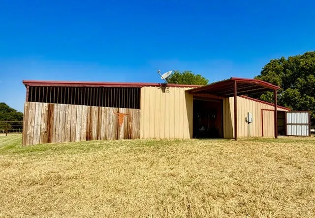 1108 County Road 4360 Decatur, TX 76234