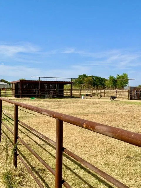 1108 County Road 4360 Decatur, TX 76234