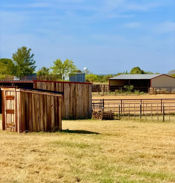 1108 County Road 4360 Decatur, TX 76234