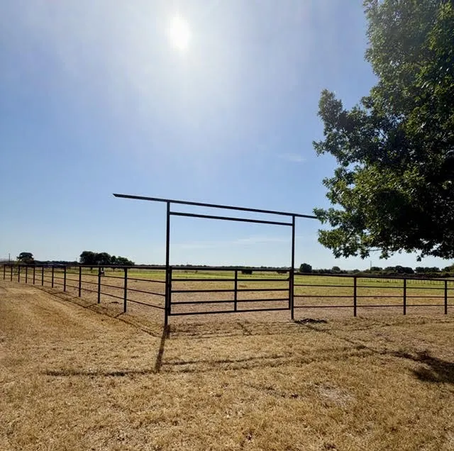 1108 County Road 4360 Decatur, TX 76234