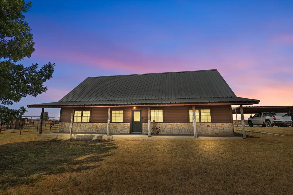 1108 County Road 4360 Decatur, TX 76234