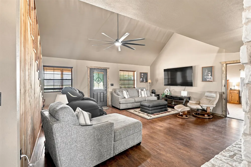 1108 County Road 4360 Decatur, TX 76234