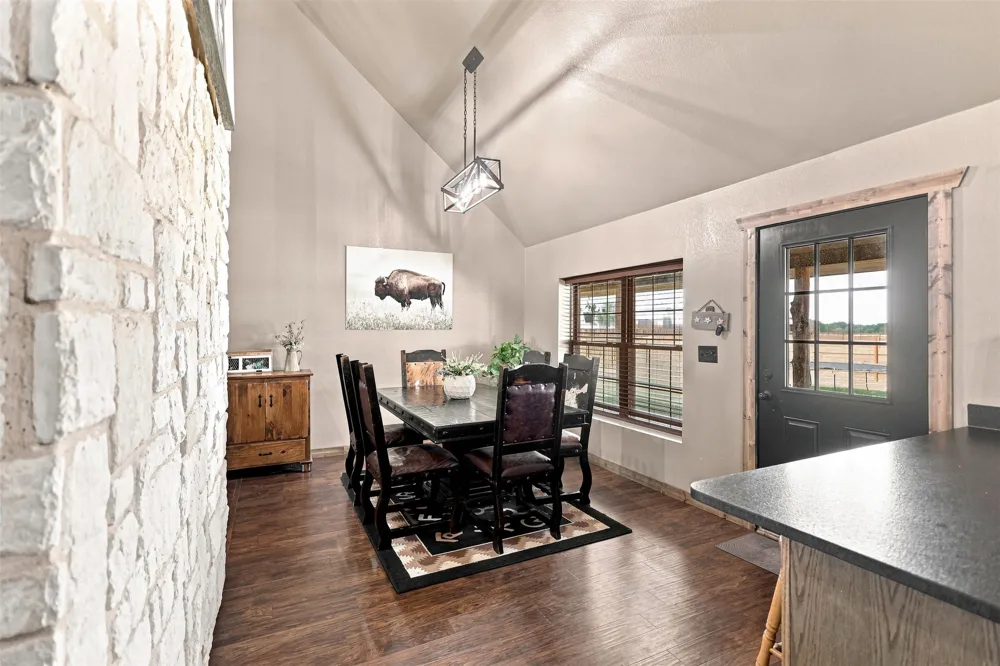 1108 County Road 4360 Decatur, TX 76234