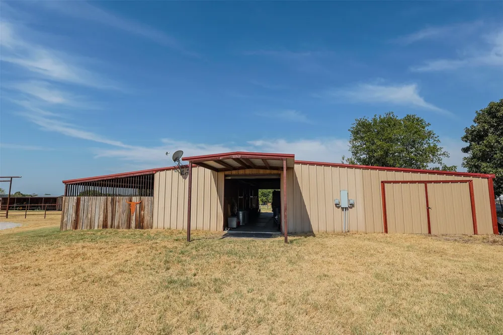 1108 County Road 4360 Decatur, TX 76234