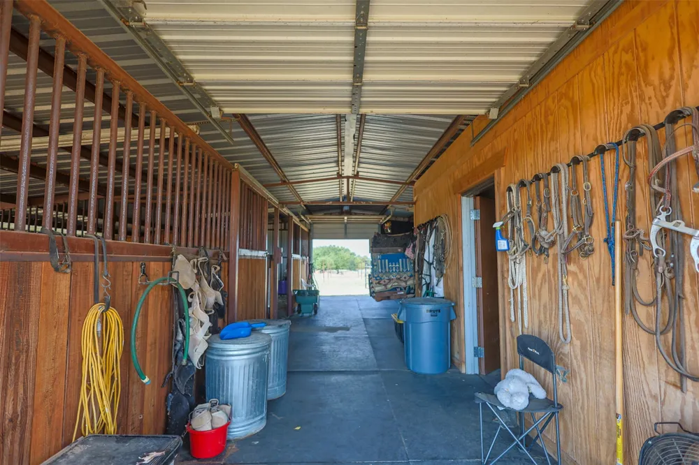 1108 County Road 4360 Decatur, TX 76234