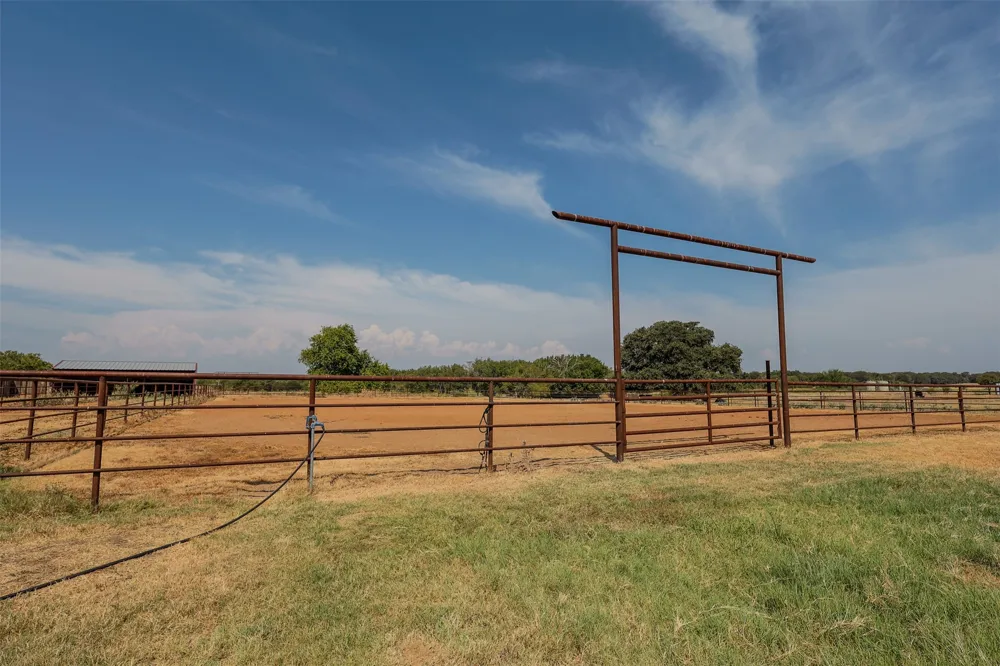 1108 County Road 4360 Decatur, TX 76234