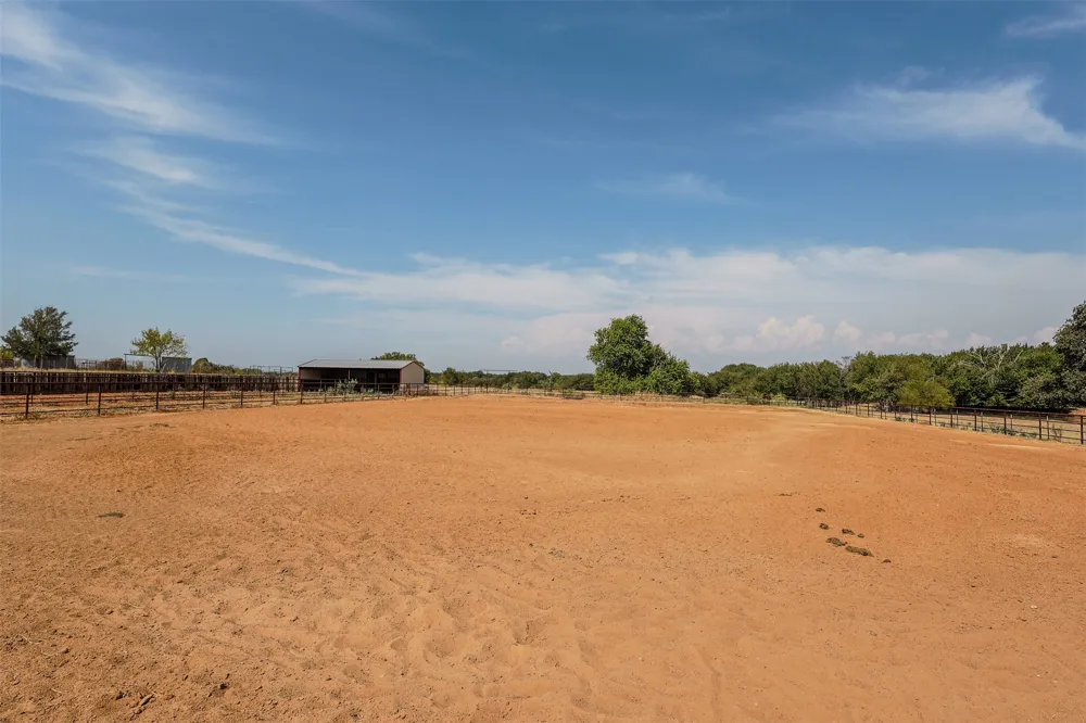 1108 County Road 4360 Decatur, TX 76234