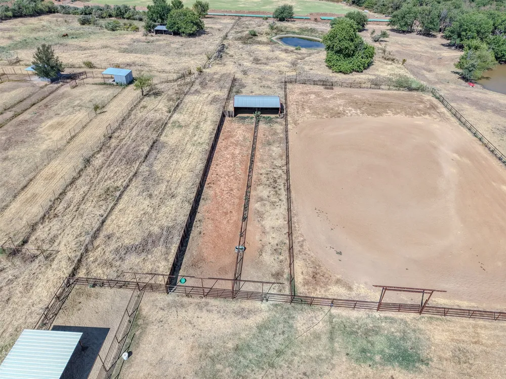 1108 County Road 4360 Decatur, TX 76234