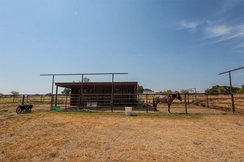 1108 County Road 4360 Decatur, TX 76234
