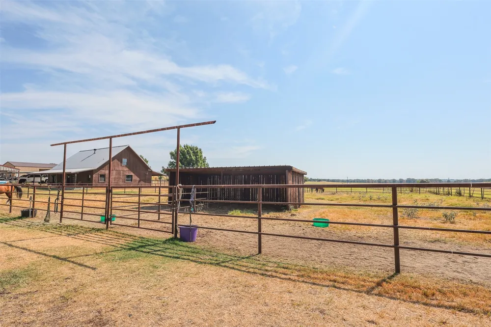 1108 County Road 4360 Decatur, TX 76234