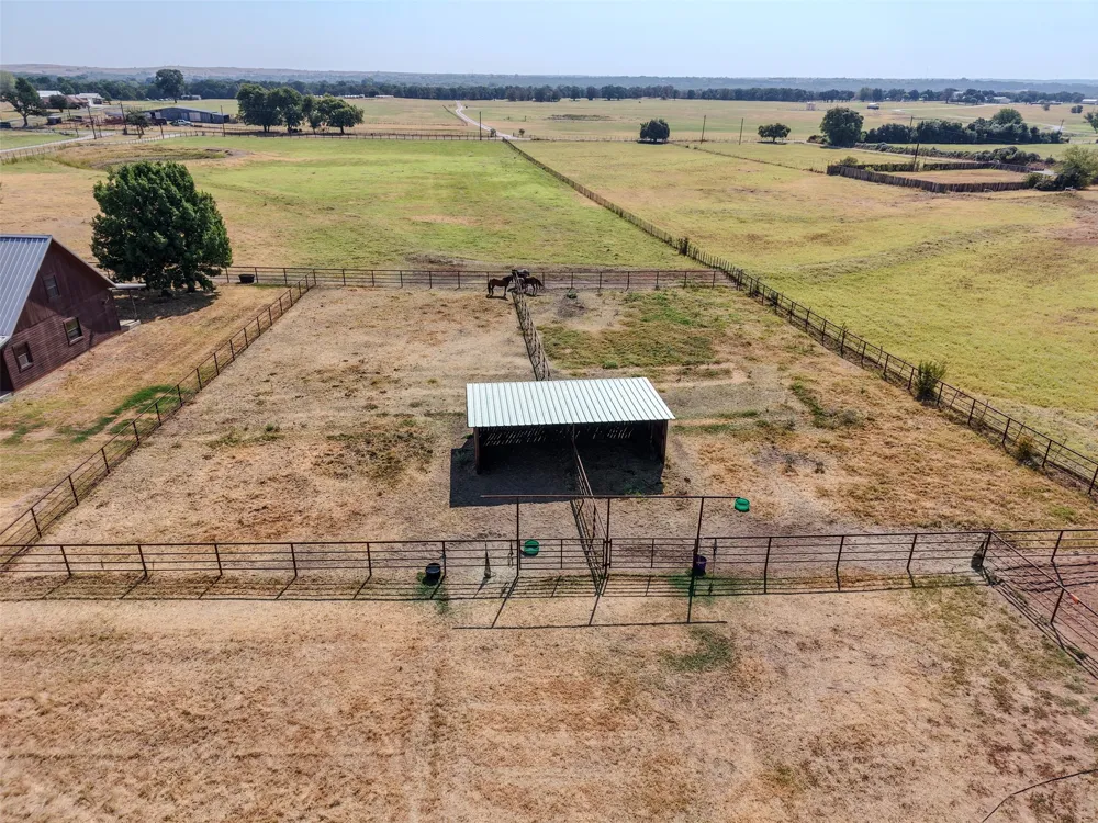 1108 County Road 4360 Decatur, TX 76234