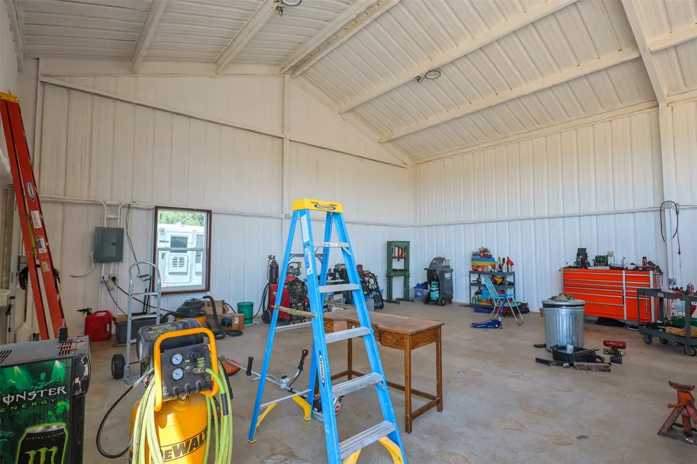 1108 County Road 4360 Decatur, TX 76234
