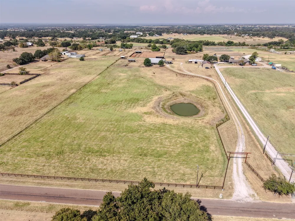 1108 County Road 4360 Decatur, TX 76234