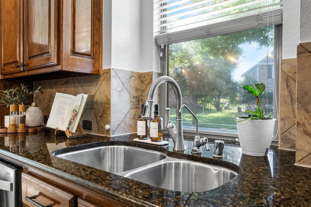 420 Copper Circle Lantana, TX 76226
