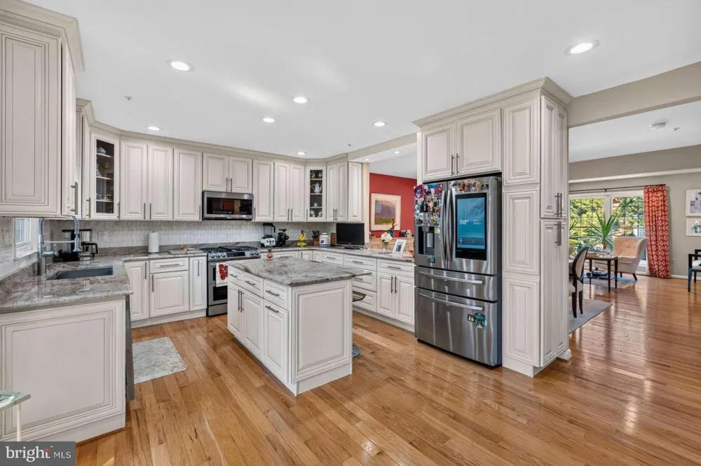 11306 HOLLOWSTONE DRIVE Rockville, MD 20852