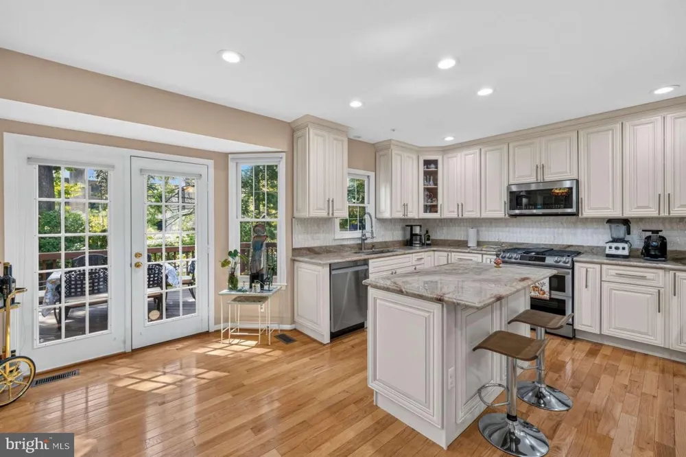 11306 HOLLOWSTONE DRIVE Rockville, MD 20852