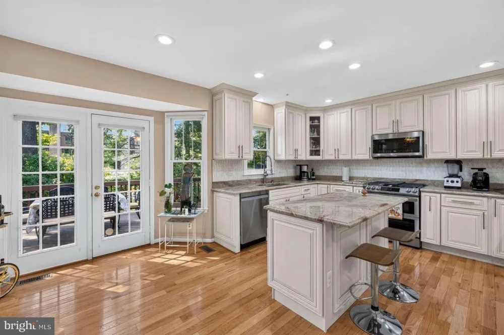 11306 HOLLOWSTONE DRIVE Rockville, MD 20852