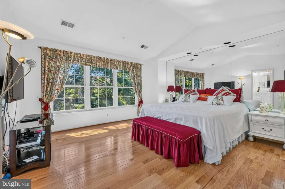 11306 HOLLOWSTONE DRIVE Rockville, MD 20852