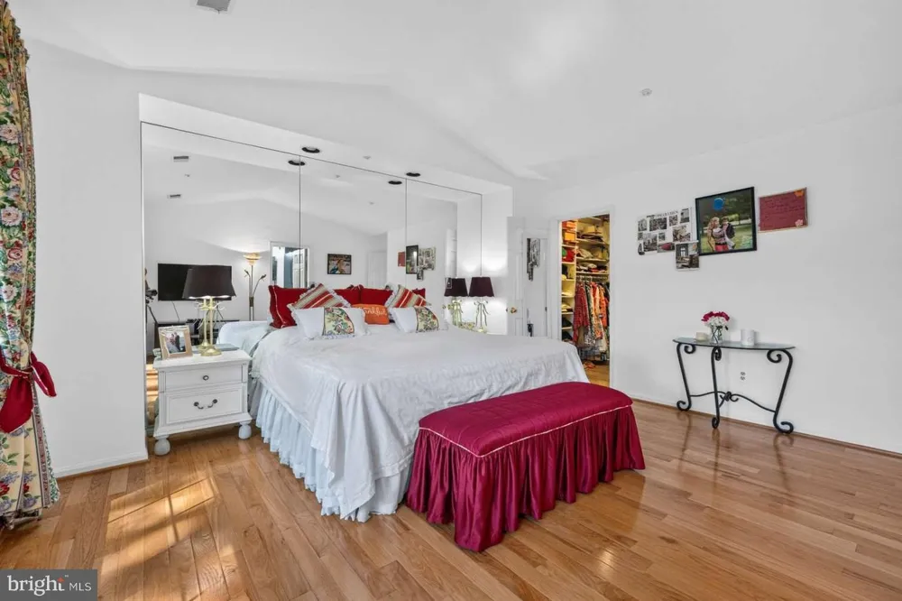 11306 HOLLOWSTONE DRIVE Rockville, MD 20852