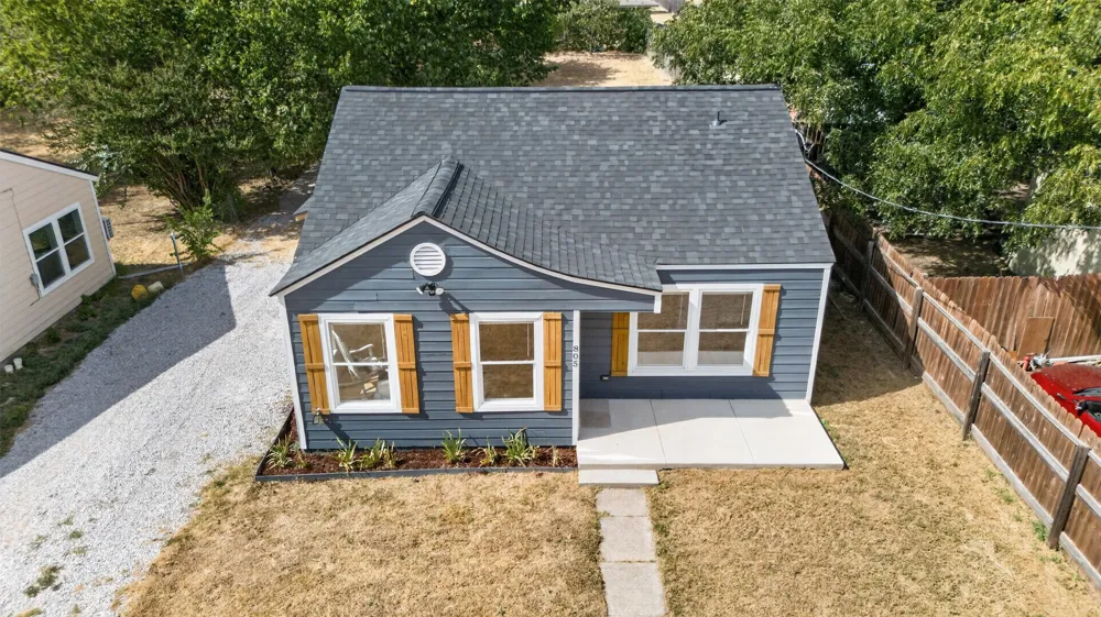 805 Adkins Street Bowie, TX 76230