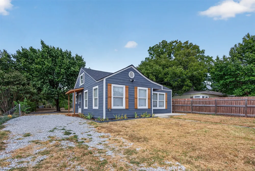 805 Adkins Street Bowie, TX 76230