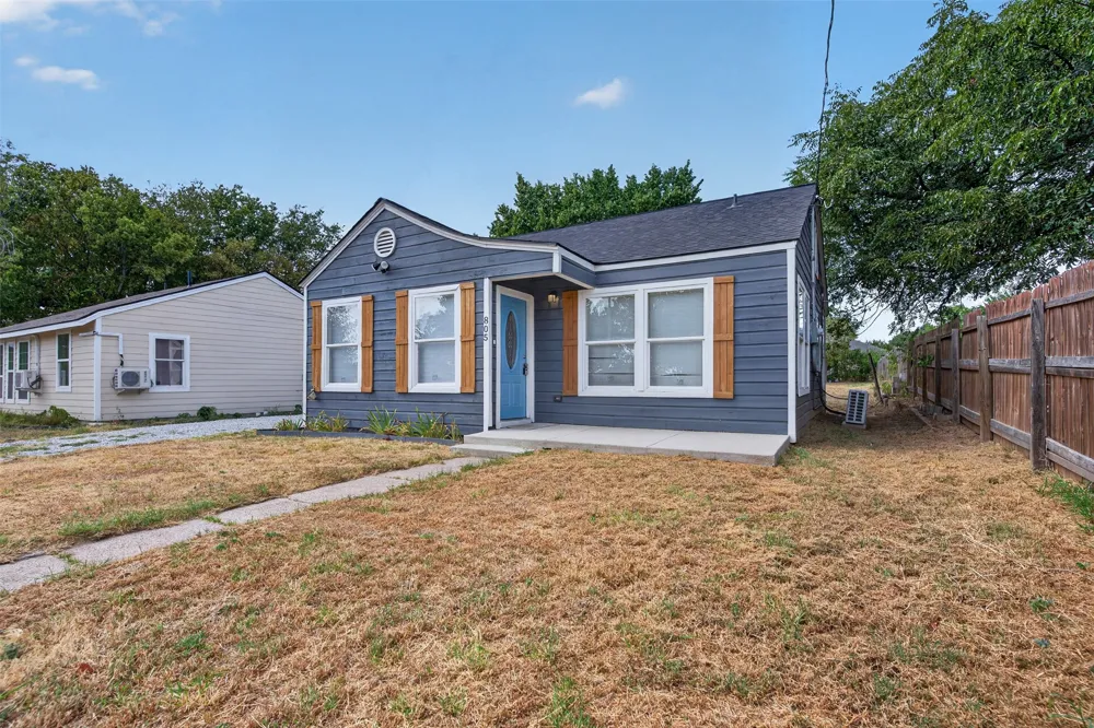 805 Adkins Street Bowie, TX 76230