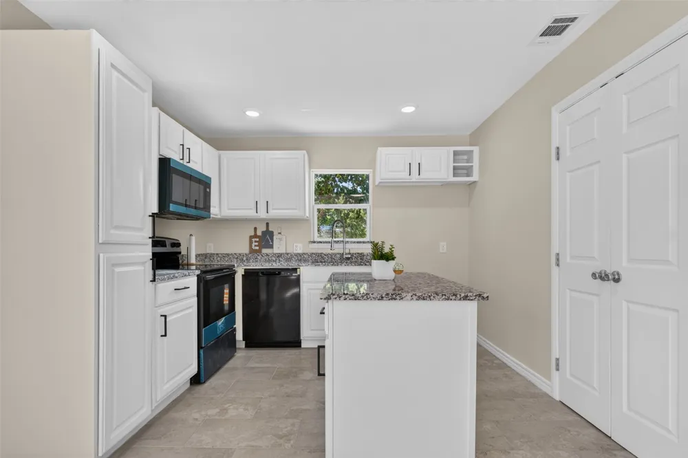 805 Adkins Street Bowie, TX 76230