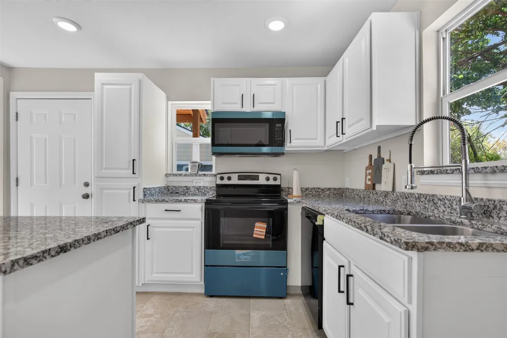 805 Adkins Street Bowie, TX 76230
