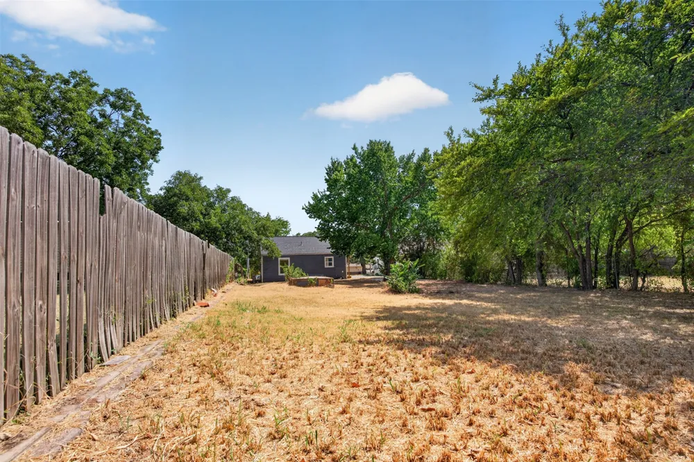 805 Adkins Street Bowie, TX 76230