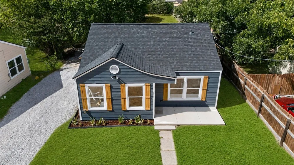 805 Adkins Street Bowie, TX 76230