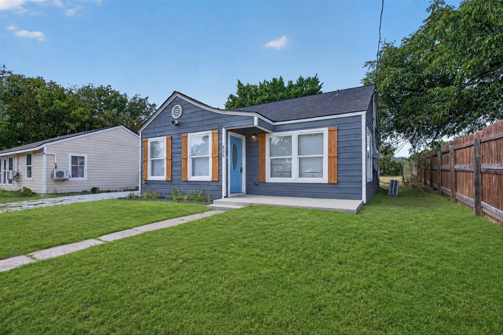 805 Adkins Street Bowie, TX 76230