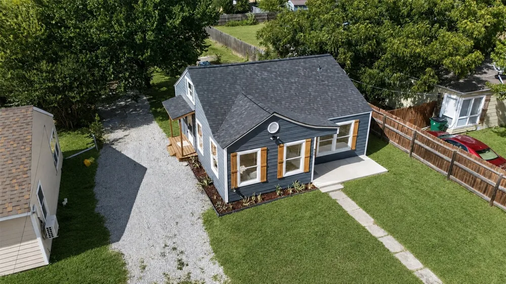 805 Adkins Street Bowie, TX 76230